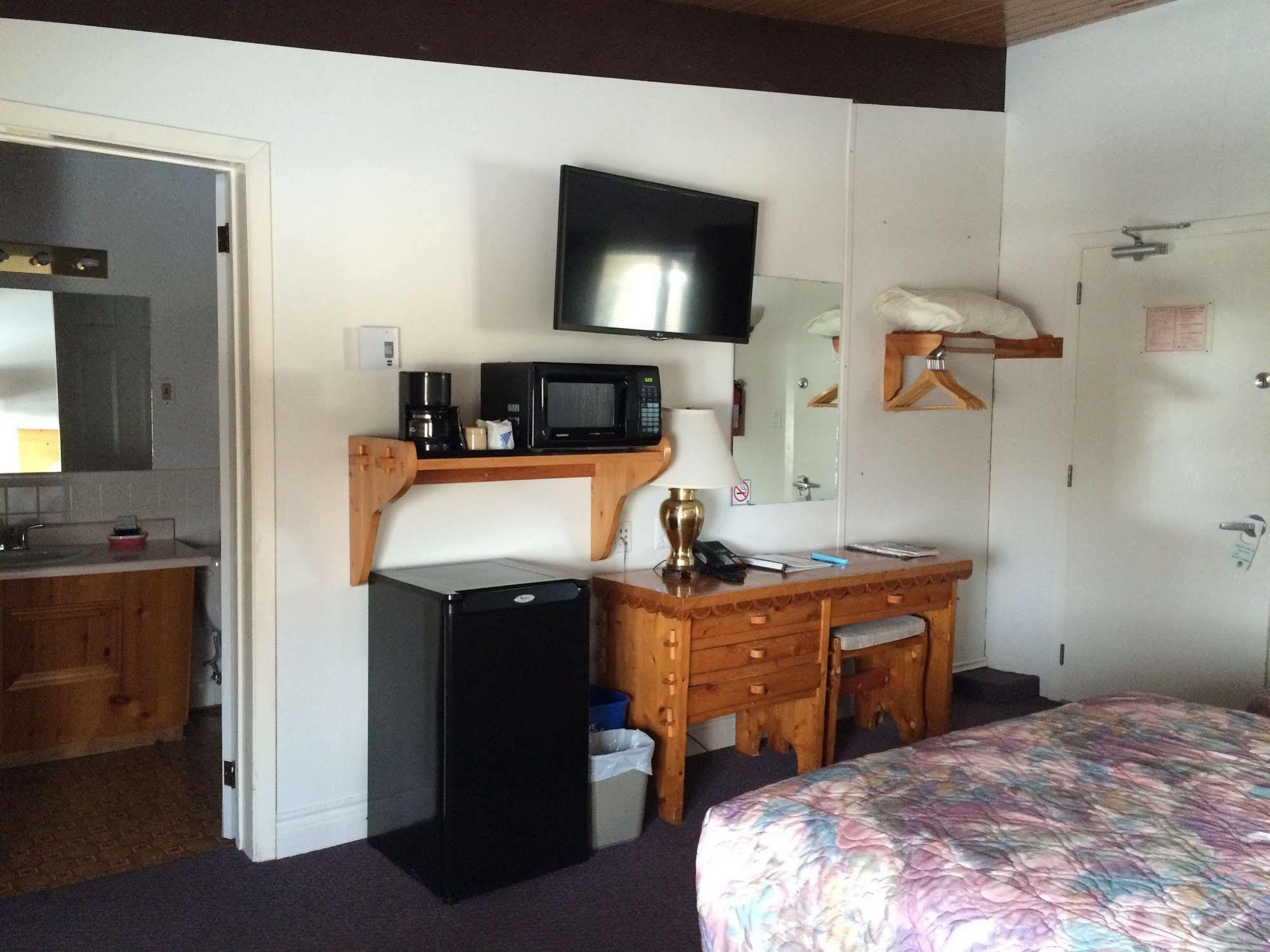 Lakeview Motel Haliburton Exterior photo