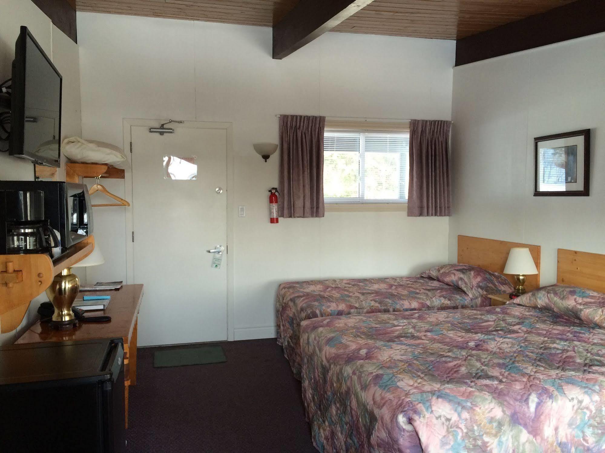 Lakeview Motel Haliburton Exterior photo