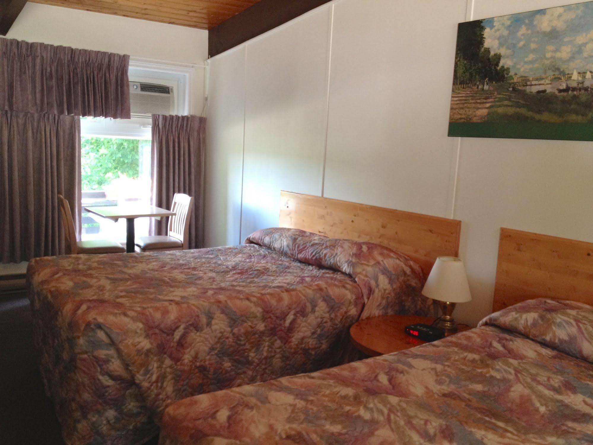Lakeview Motel Haliburton Exterior photo