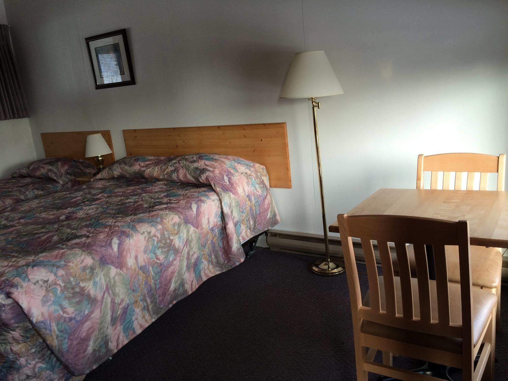 Lakeview Motel Haliburton Exterior photo